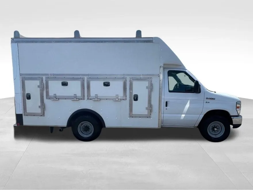 2015 Ford E-350 Base photo 1