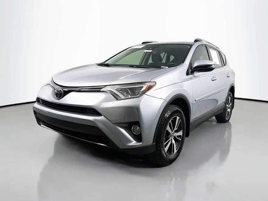 2018 Toyota RAV4 XLE photo 1