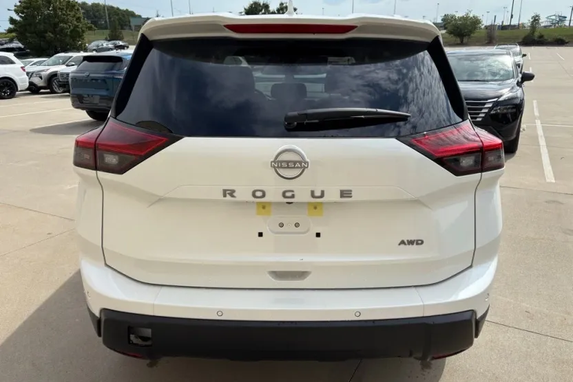 2026 Nissan Rogue SV photo 1