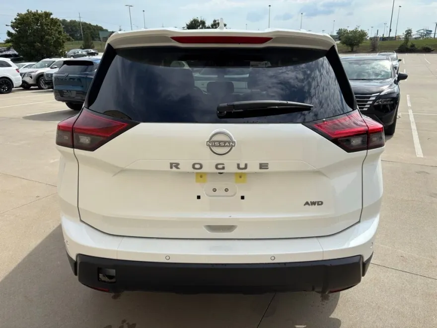 2026 Nissan Rogue SV photo 1