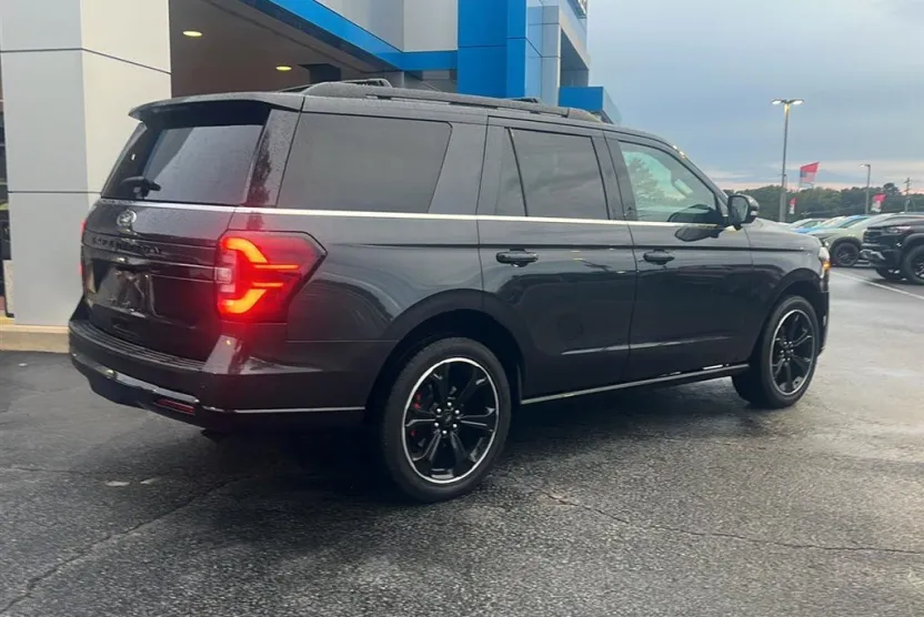 2024 Ford Expedition Limited photo 1