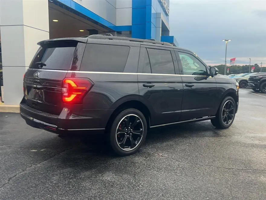 2024 Ford Expedition Limited photo 1