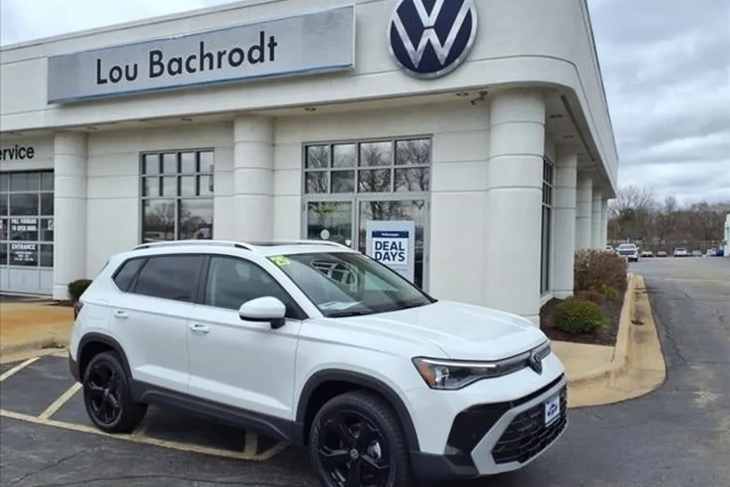 2025 Volkswagen Taos SEL photo 1