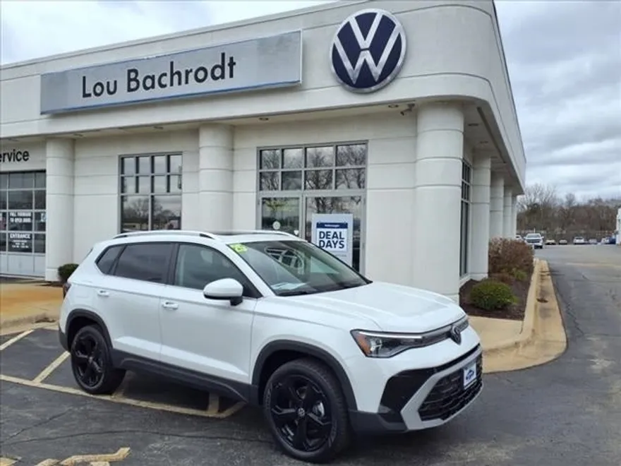 2025 Volkswagen Taos SEL photo 1
