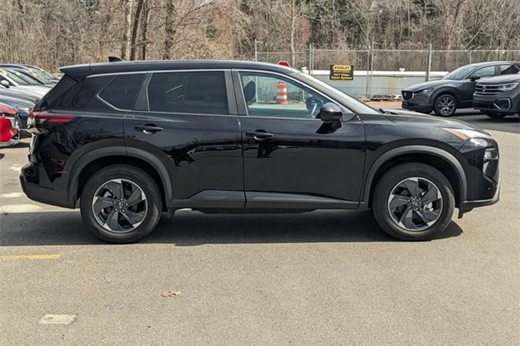 2024 Nissan Rogue SV photo 1
