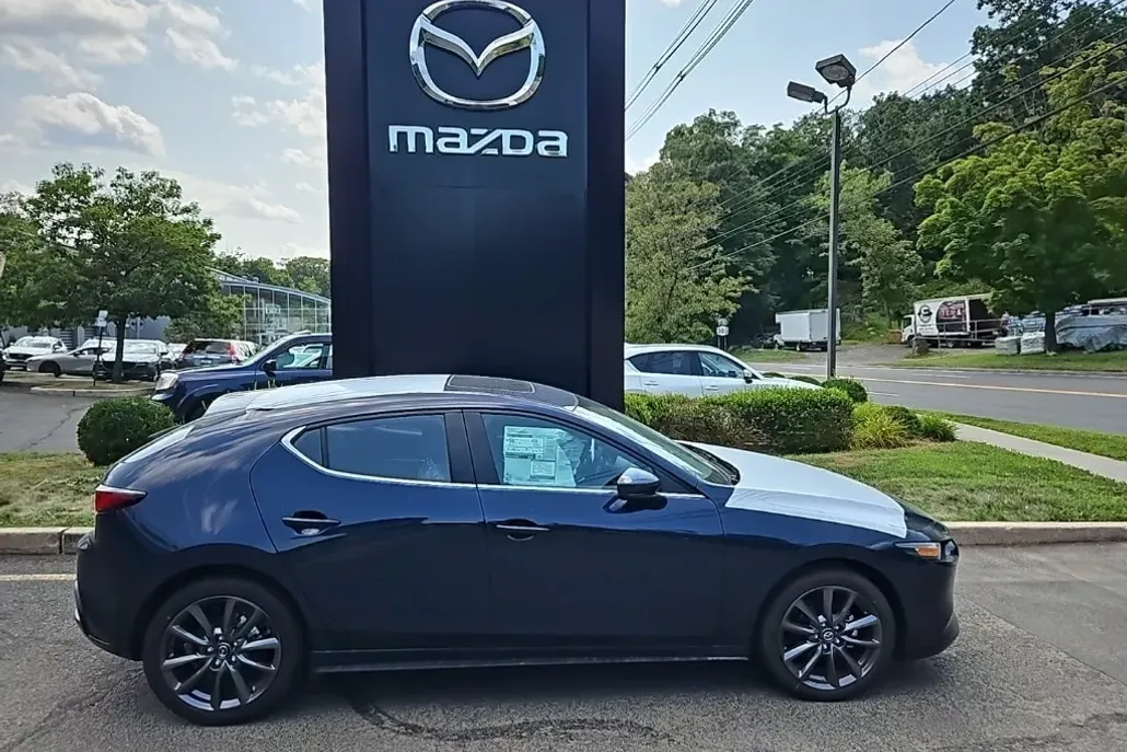 2025 Mazda Mazda3 2.5 s Preferred photo 1