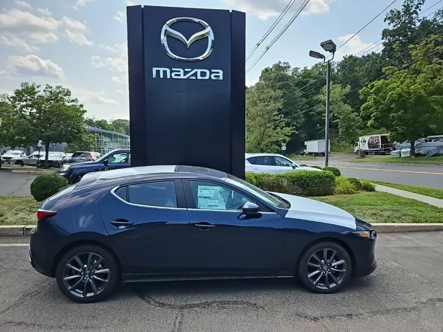 2025 Mazda Mazda3 2.5 s Preferred photo 1