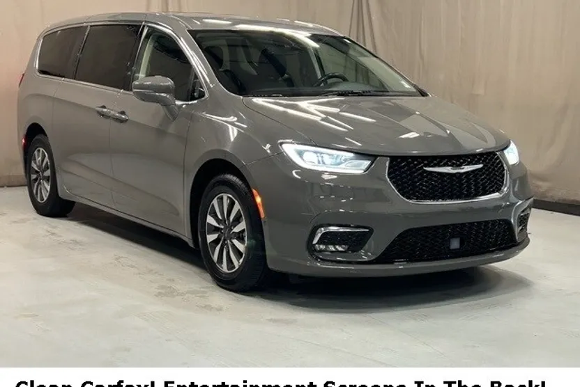 2022 Chrysler Pacifica Hybrid Touring L photo 1