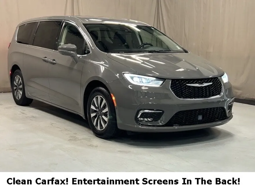 2022 Chrysler Pacifica Hybrid Touring L photo 1