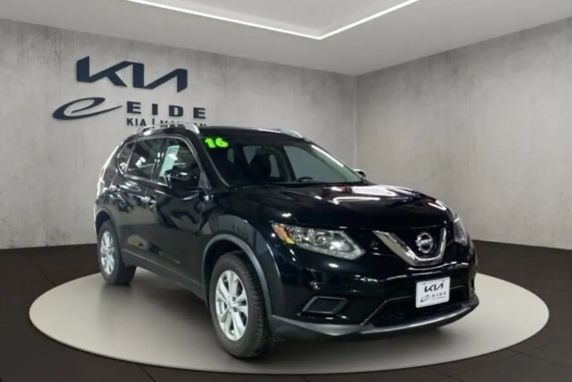 2016 Nissan Rogue SV photo 1