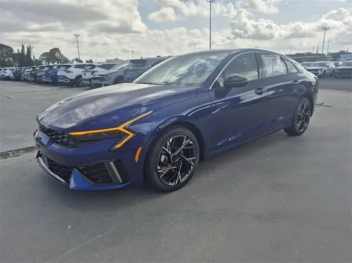 2025 Kia K5 GT-Line photo 4