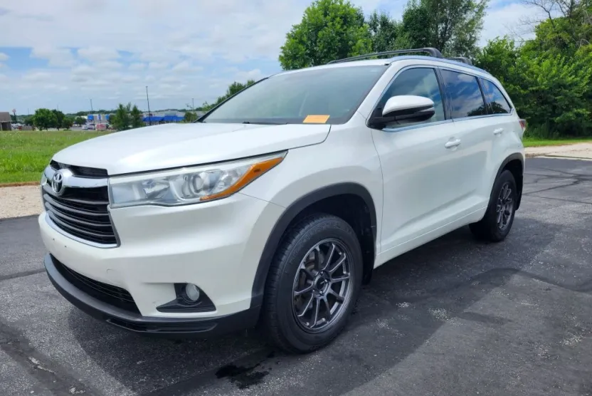 2016 Toyota Highlander XLE Sport photo 1