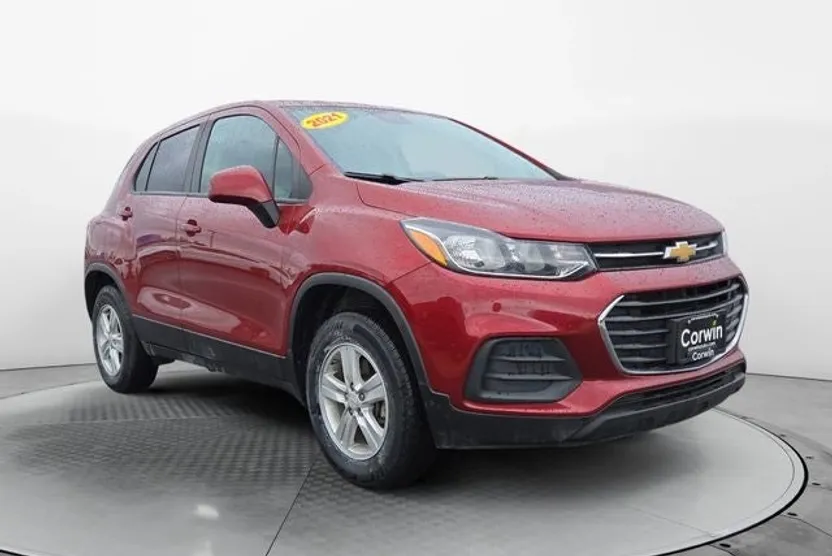 2021 Chevrolet Trax LS photo 1