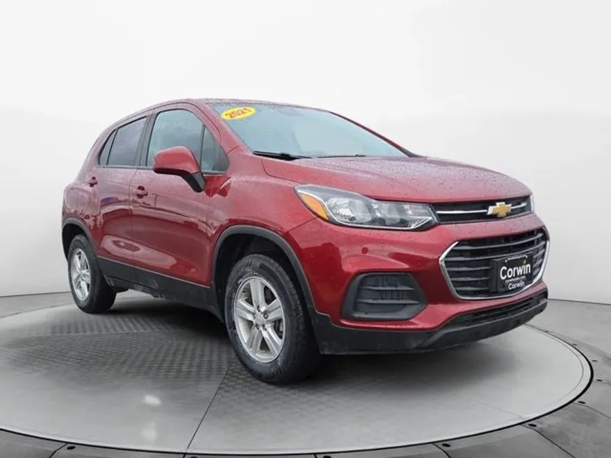 2021 Chevrolet Trax LS photo 1