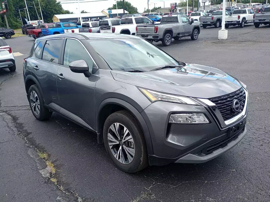 2022 Nissan Rogue SV photo 1
