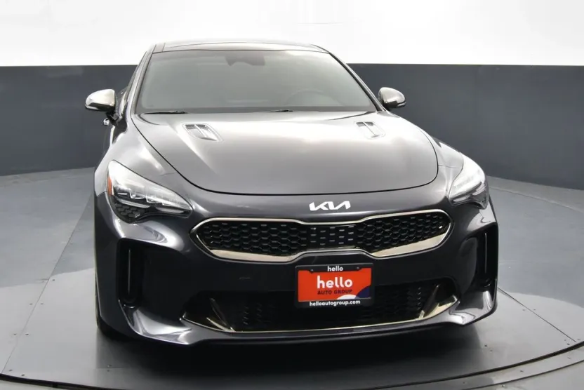 2022 Kia Stinger GT-Line photo 1