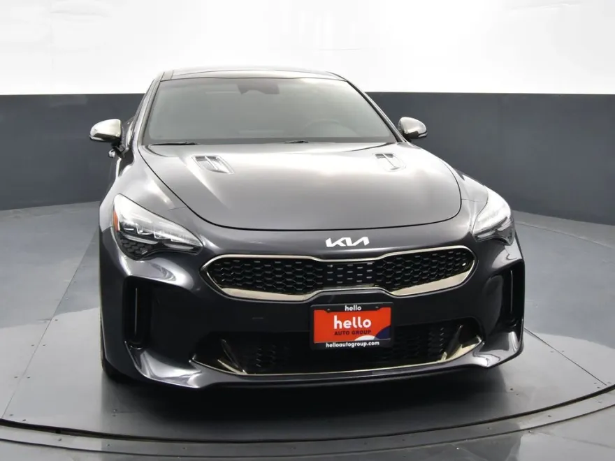 2022 Kia Stinger GT-Line photo 1