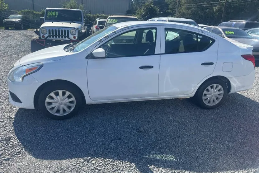 2018 Nissan Versa Sedan Plus photo 1