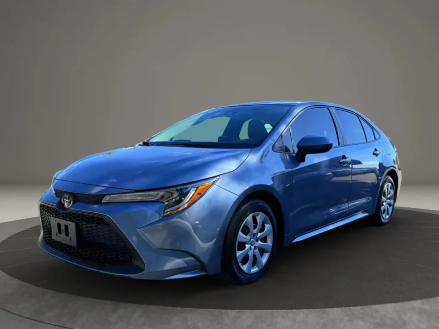 2022 Toyota Corolla LE photo 1