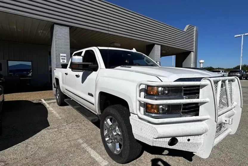 2015 Chevrolet Silverado 2500HD High Country photo 1