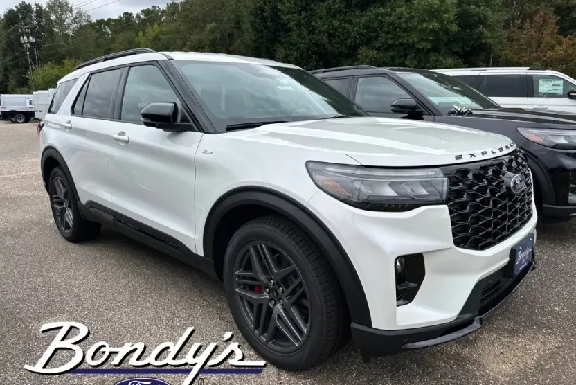 2025 Ford Explorer ST-Line photo 1