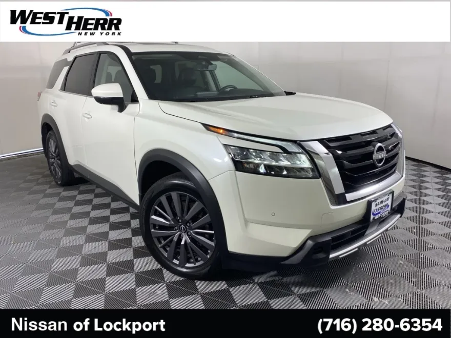 2024 Nissan Pathfinder SL photo 1