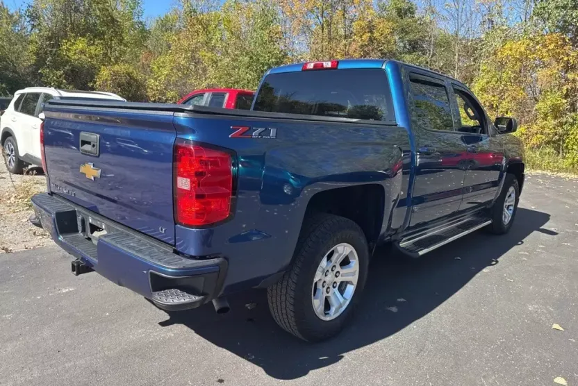 2018 Chevrolet Silverado 1500 LT photo 1