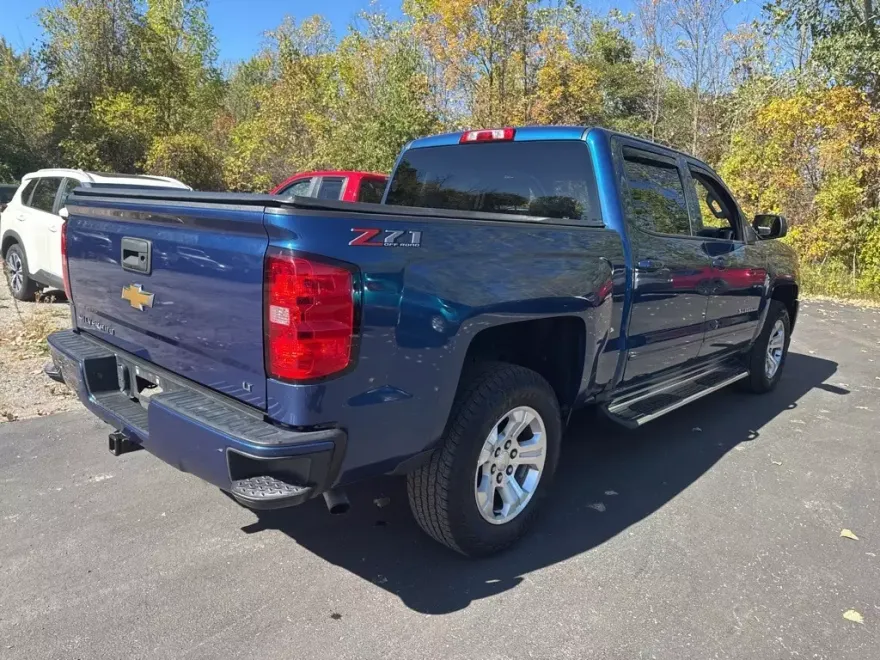 2018 Chevrolet Silverado 1500 LT photo 1