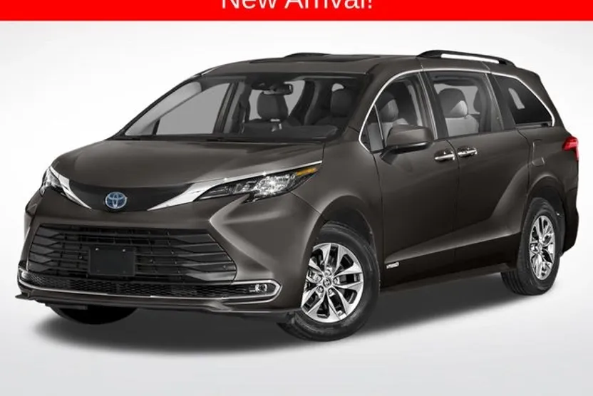 2023 Toyota Sienna XLE photo 1