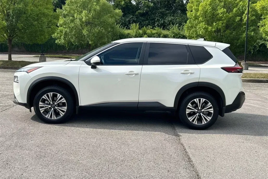 2023 Nissan Rogue SV photo 1