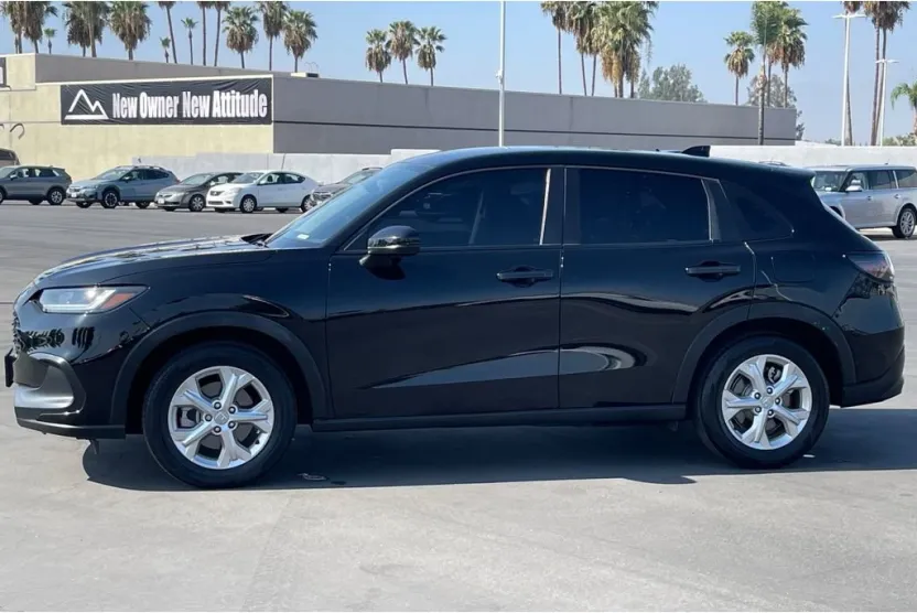 2023 Honda HR-V LX photo 1