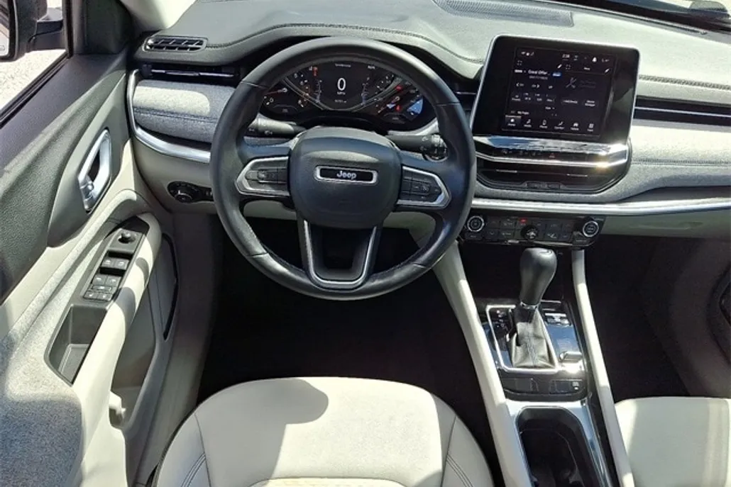 2022 Jeep Compass Latitude photo 1