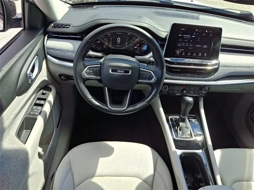 2022 Jeep Compass Latitude photo 1
