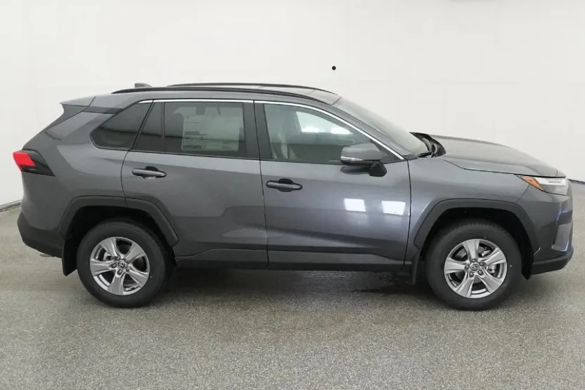 2025 Toyota RAV4 XLE photo 1