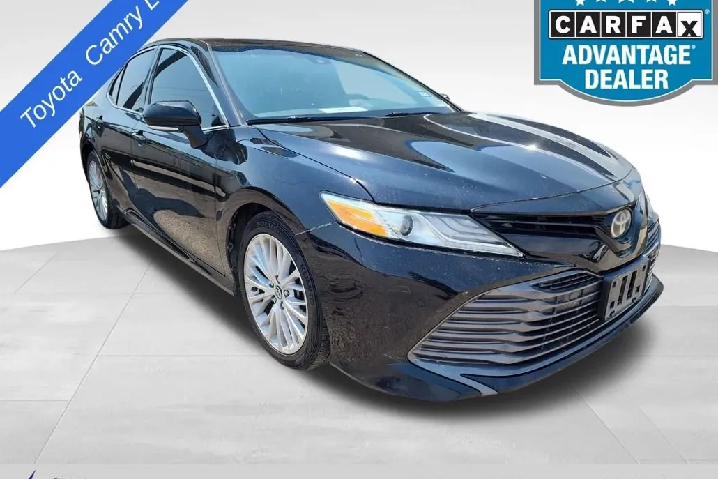 2018 Toyota Camry XLE photo 1