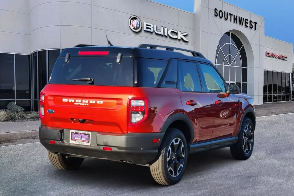 2024 Ford Bronco Sport Outer Banks photo 1