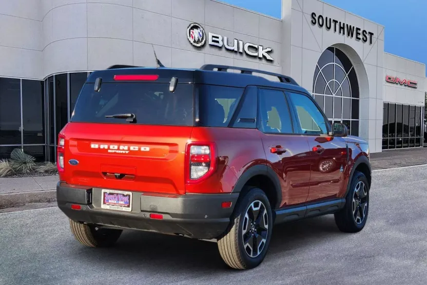 2024 Ford Bronco Sport Outer Banks photo 1