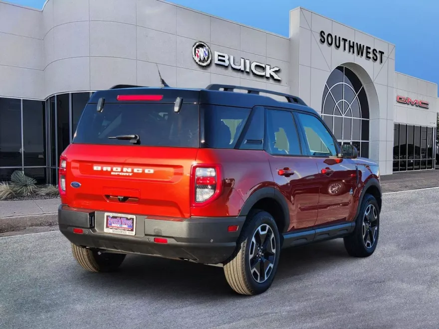 2024 Ford Bronco Sport Outer Banks photo 1