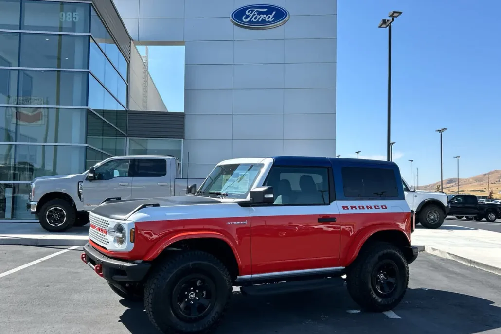 2025 Ford Bronco First Edition photo 1