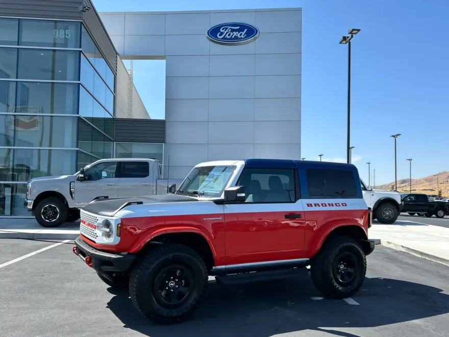 2025 Ford Bronco First Edition photo 1