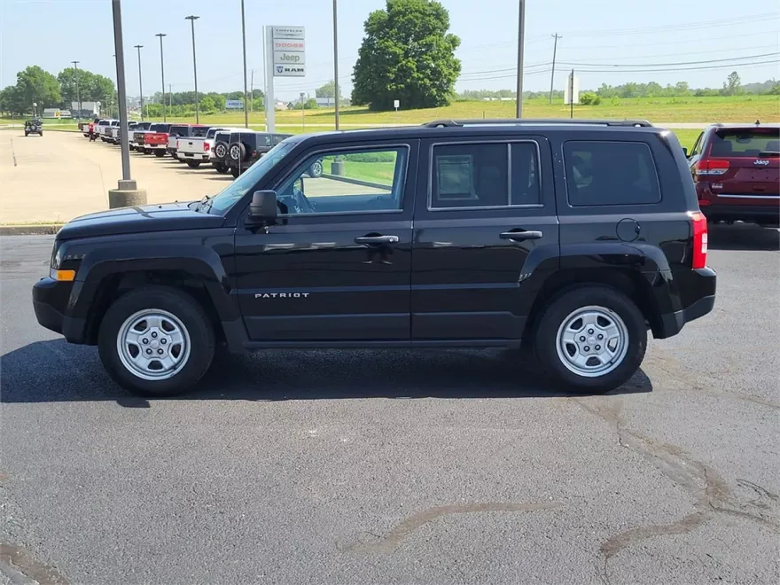 2016 Jeep Patriot Sport photo 2