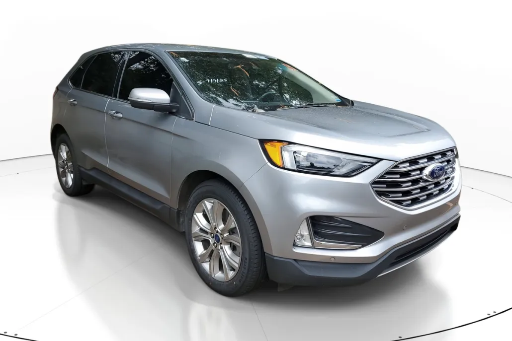 2022 Ford Edge Titanium photo 1