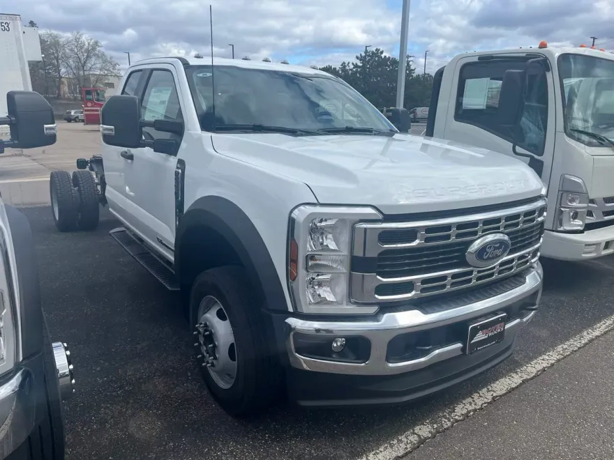 2025 Ford F-550 photo 1