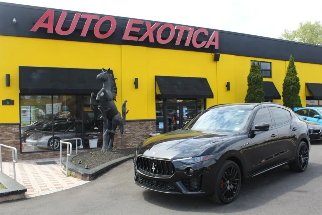 2021 Maserati Levante Base photo 1