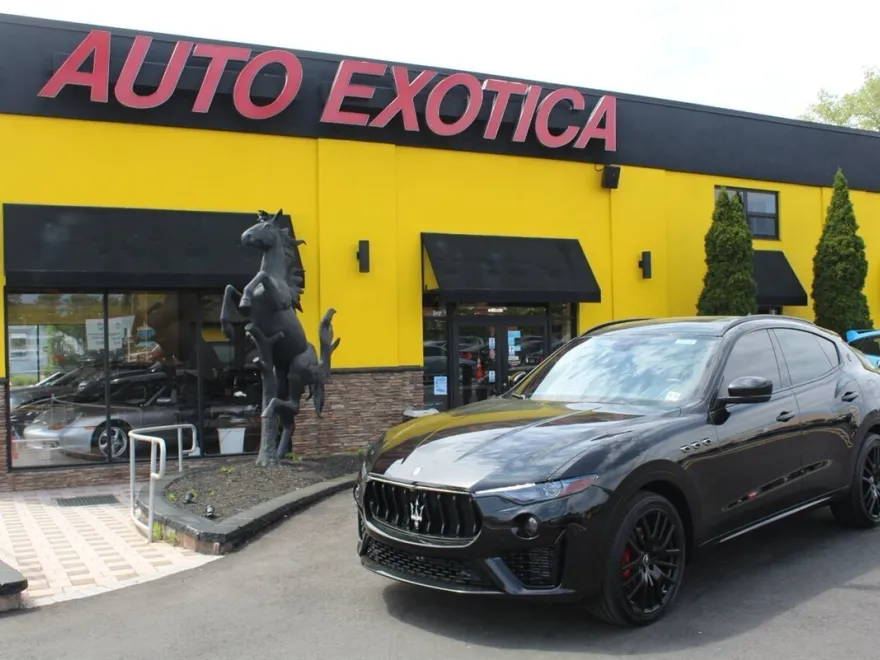 2021 Maserati Levante Base photo 1