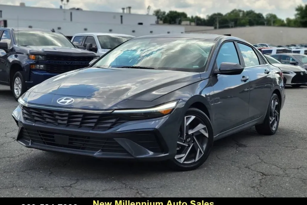 2025 Hyundai Elantra SEL Convenience photo 1