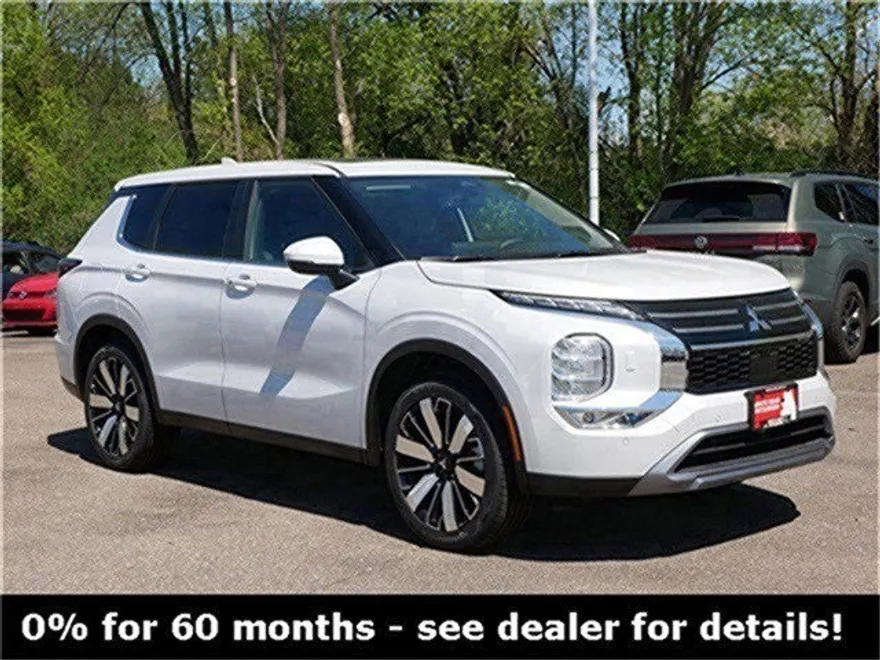 2025 Mitsubishi Outlander SE photo 1