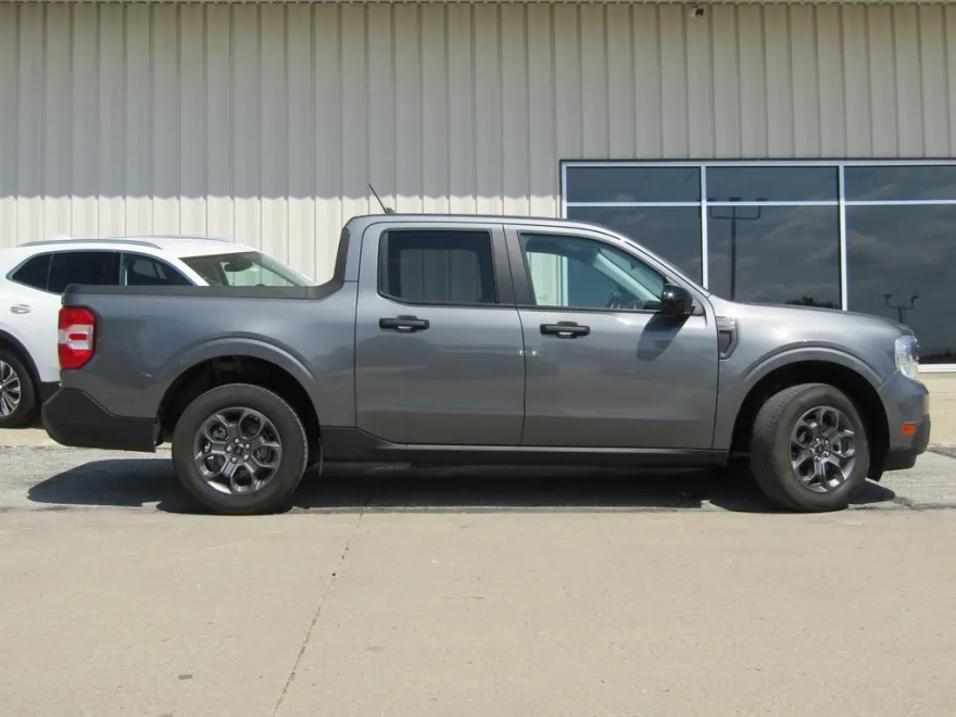 2024 Ford Maverick XLT photo 1