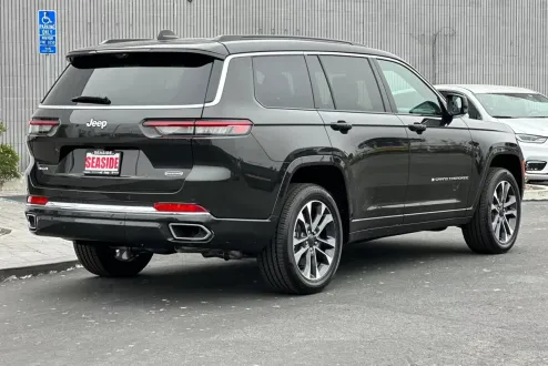 2024 Jeep Grand Cherokee Overland photo 3