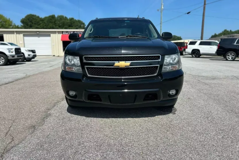 2013 Chevrolet Avalanche LT photo 1